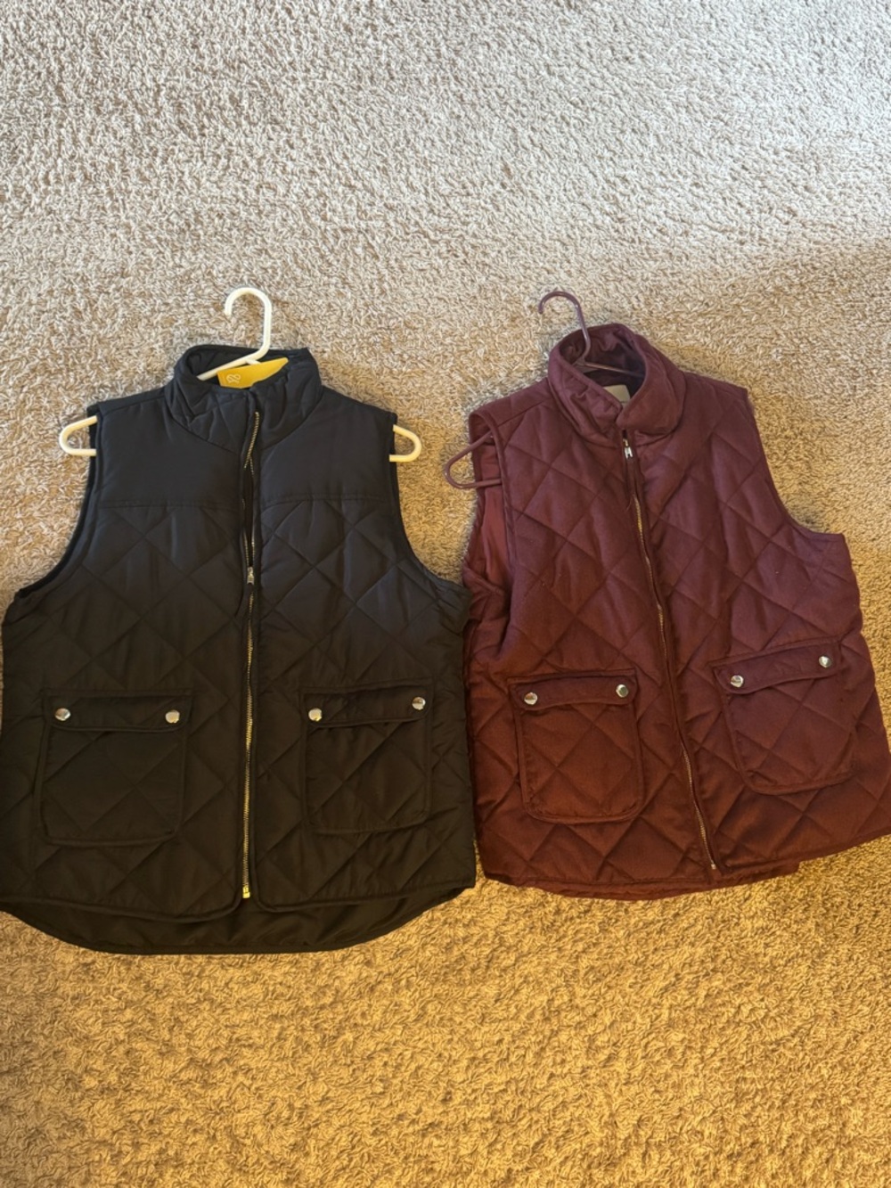 Quilted Sleeveless Puffer Vest - navy blue & Burgundy